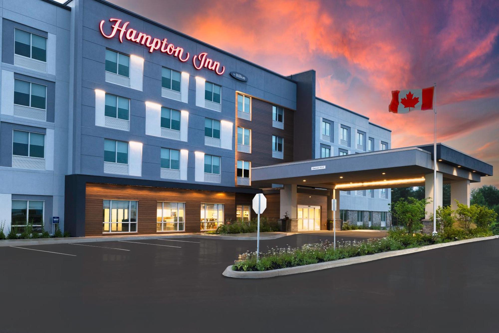Hampton Inn Midland, On Exterior photo